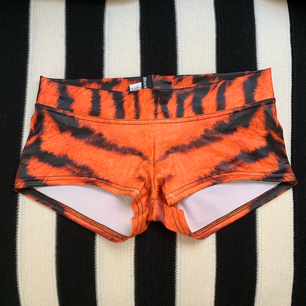 Blackmilk tiger pole shots